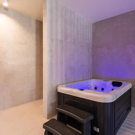 Golden Beach Luxury Villa *