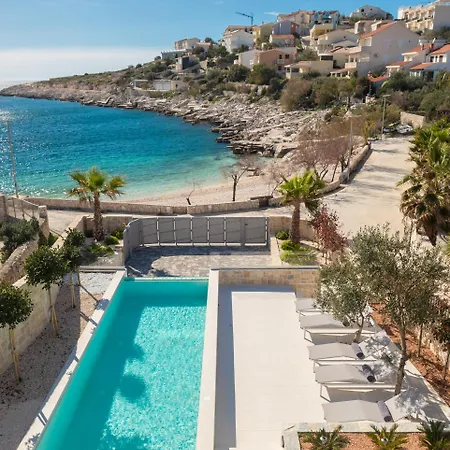 Golden Beach Luxury Villa