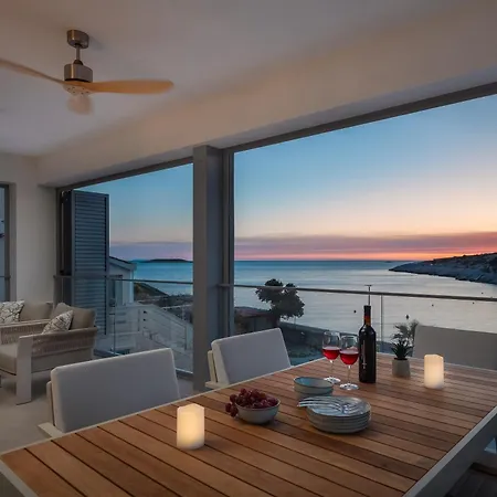 Golden Luxury Villa