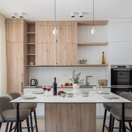 Golden Luxury Villa *