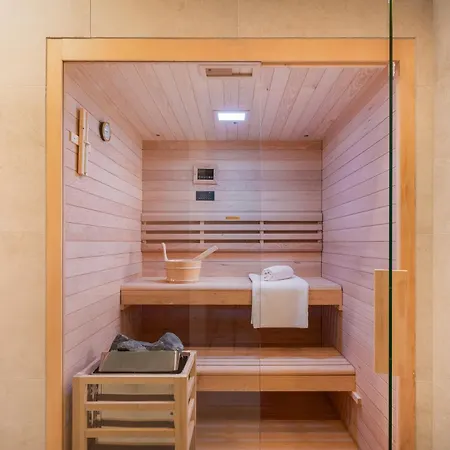 Golden Luxury Villa *